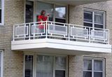 Thumb_white-man-on-balcony-in-red-che-guevera-t-shirt-with-microphone